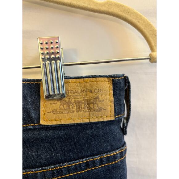 Pre-Loved Levi’s 515 Women’s Boot Cut Jeans, Size 8 Long Dark Wash Stretch Denim - Picture 4 of 6